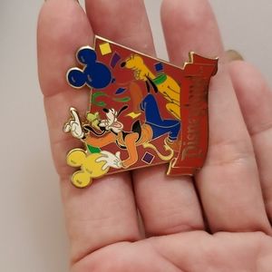 Disneyland Resorts AAA Vacations Pluto and Goofy Trading Pin Commemorative
